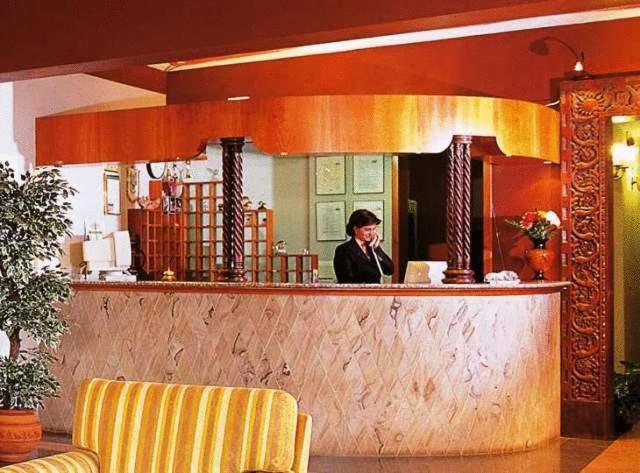 Leo Hotel ليونيسا المظهر الخارجي الصورة