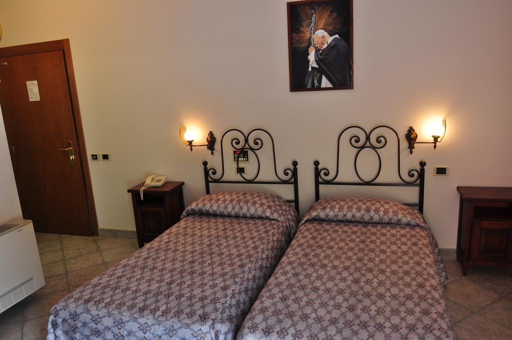 Leo Hotel ليونيسا المظهر الخارجي الصورة
